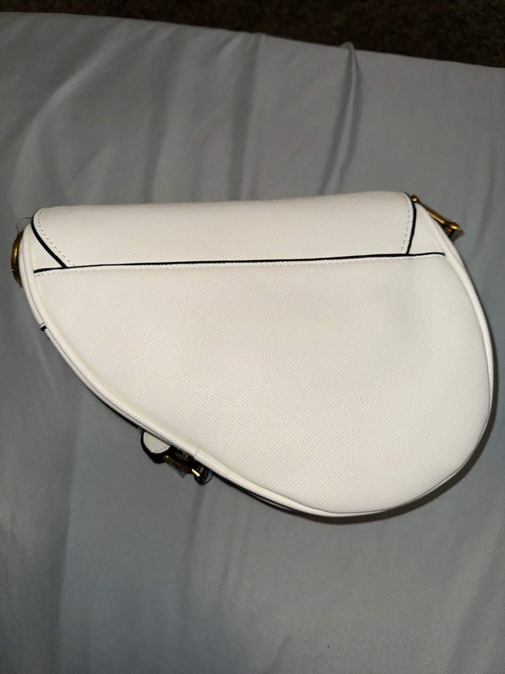 Christian Dior White Saddle-Style Shoulder Bag - Elegant Women's Handbag - Picture 6 of 7